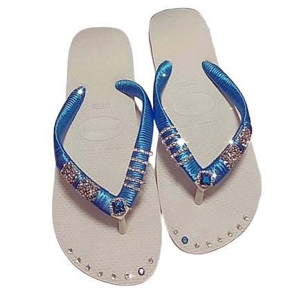 כפכפי הוויאנס מעוצבות בצבע כחול