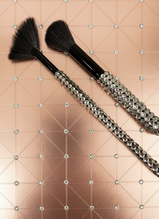 זוג מברשות איפור מעוצבות באבני ריינסטון